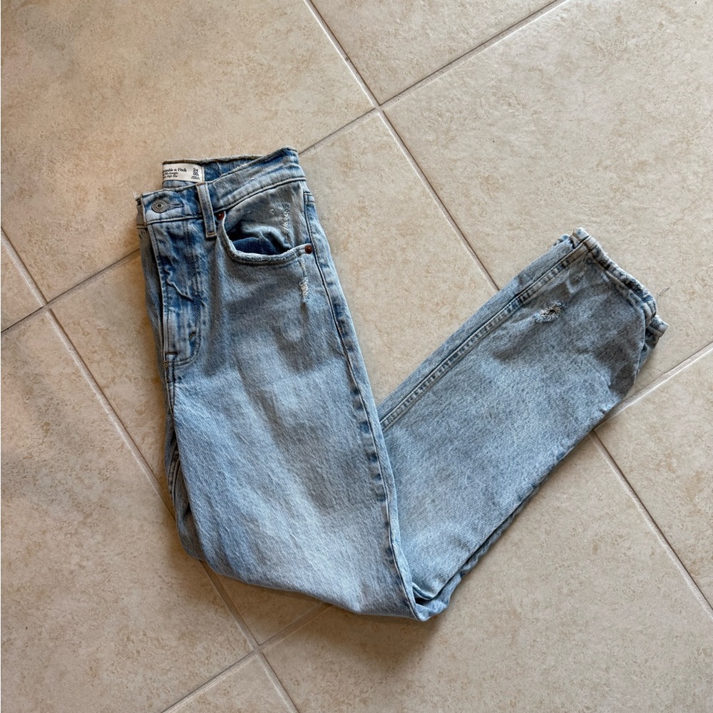 Abercrombie Ultra high rise 90s straight jean